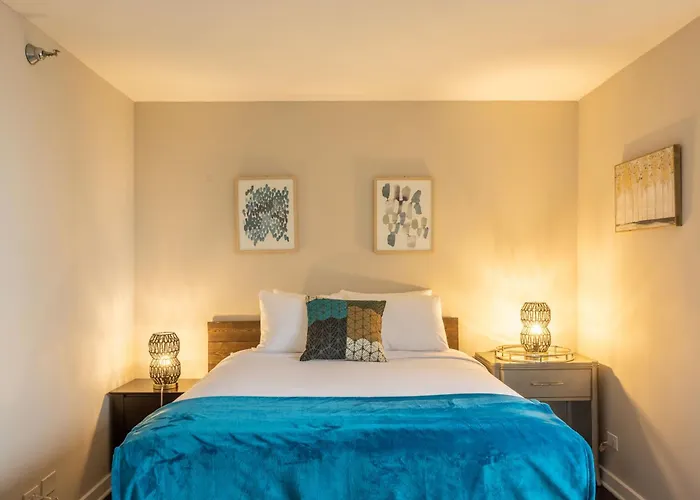Captivating With Pier Views, Pool And Gym * Chicago