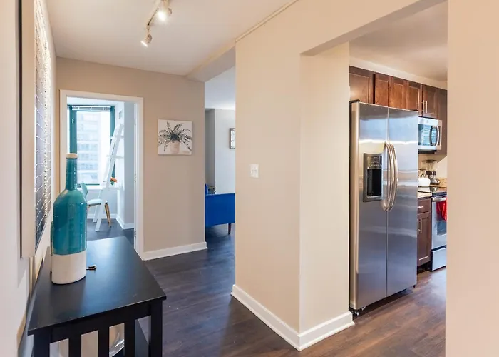 Captivating With Pier Views, Pool And Gym Chicago