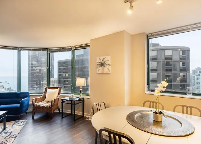 Captivating With Pier Views, Pool And Gym Apartamento Chicago