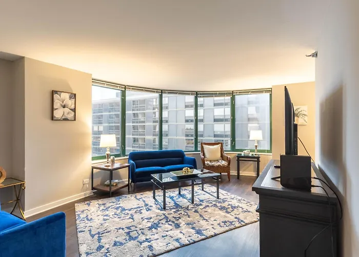 Captivating With Pier Views, Pool And Gym Chicago